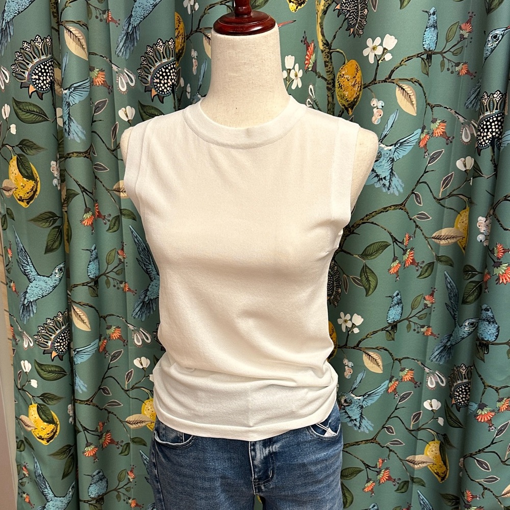 Bluivy Classic White Tank Top